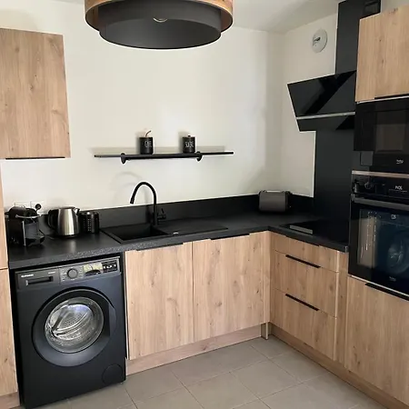 Appartement T3 Climatisé Avec Place De Parking Privé